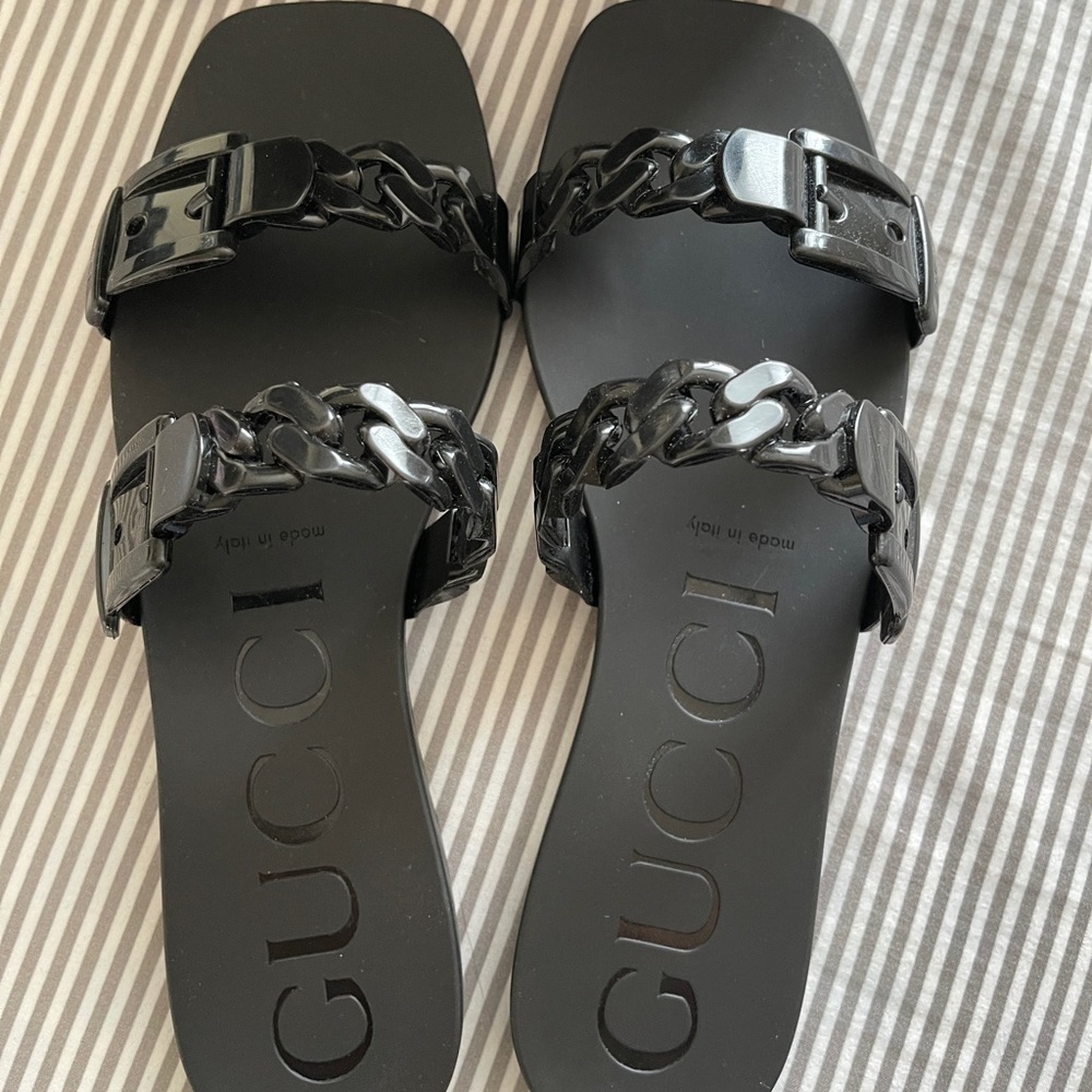 Gucci Women's rubber slide sandal